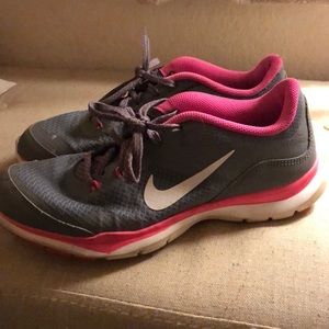 NIKE flex TR 5